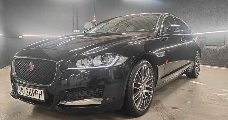 Jaguar XF cena 110000 przebieg: 90000, rok produkcji 2017 z Bytom małe 211